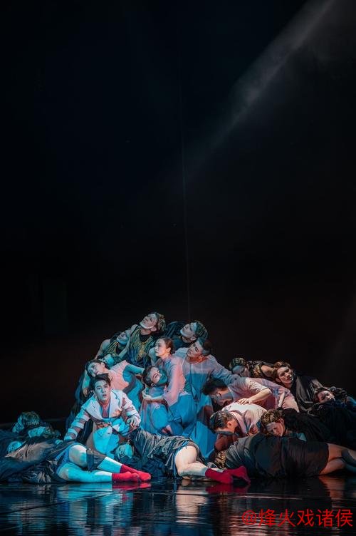 “高校文化盛宴：北京曲剧《雷雨》精彩上演”