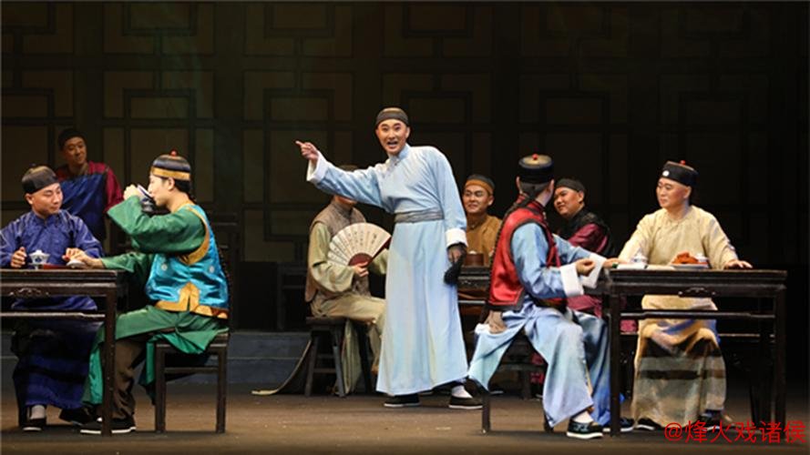 “高校舞台绽光彩：北京曲剧《茶馆》激发青春活力”